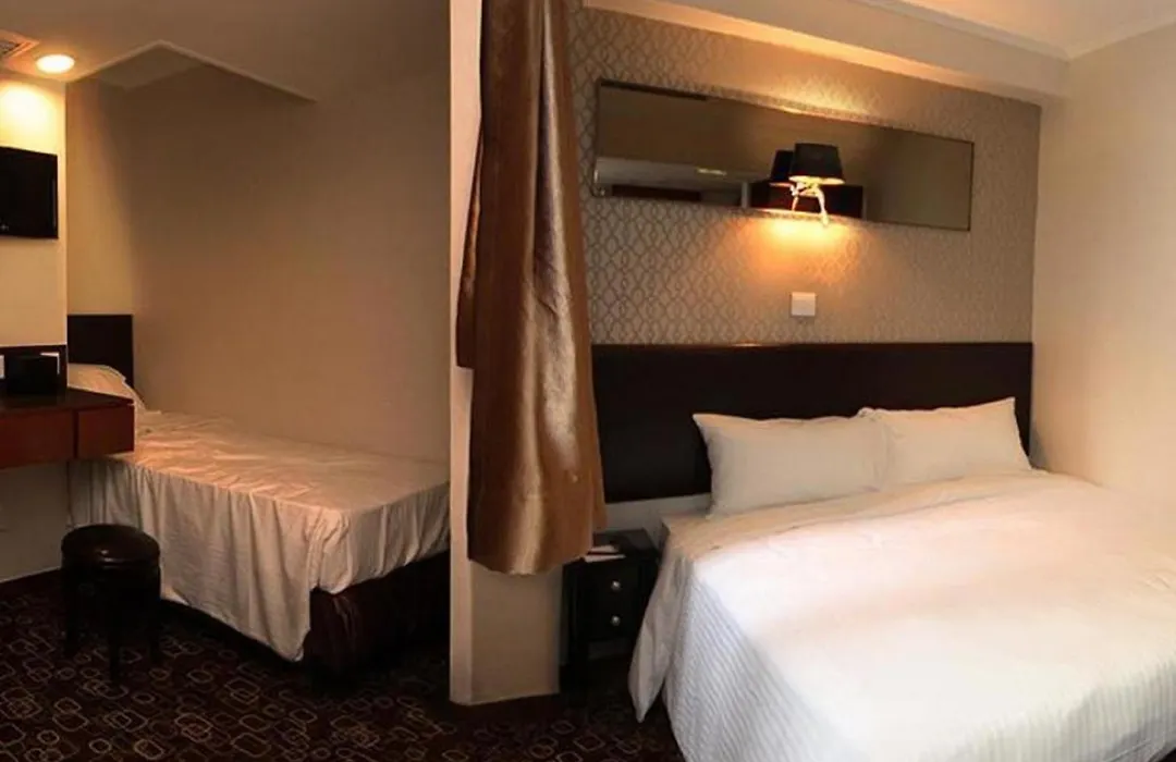Lander Hotel Prince Edward-1